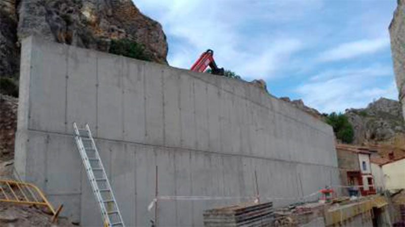 Construcción de muros de contención en Berdejo